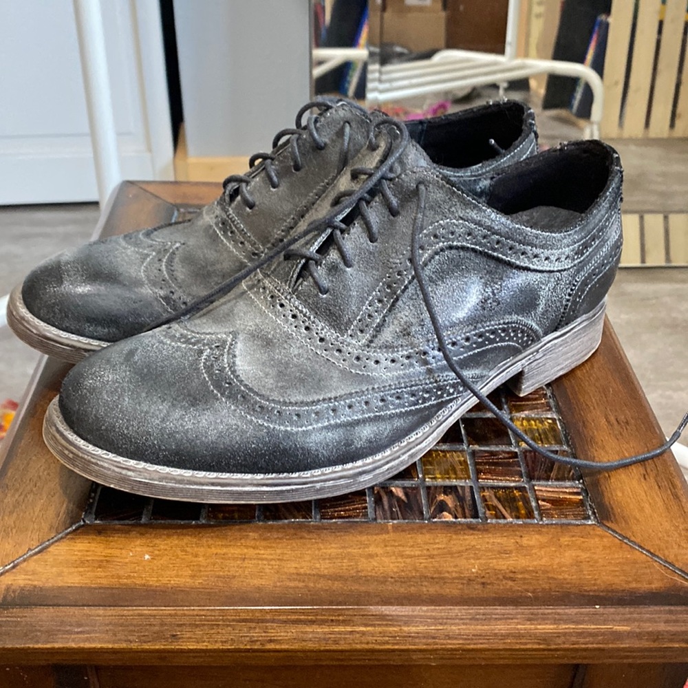 Brand new! Never worn! Classic distressed dress shoe